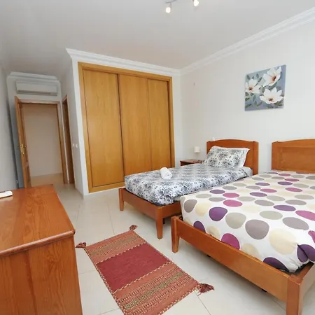 Village, 3br 3ba In Apartment *