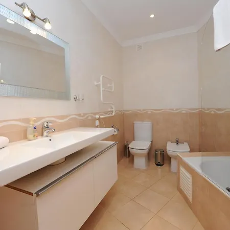 Village, 3br 3ba In Apartment